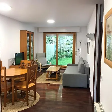 Casa Buganvilla. Con Jardin, A 100 Metros Del Centro. Apartment Comillas