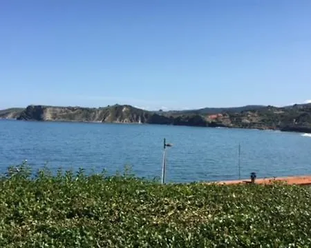 Casa Buganvilla. Con Jardin, A 100 Metros Del Centro. Comillas