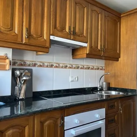 Casa Buganvilla. Con Jardin, A 100 Metros Del Centro. Comillas