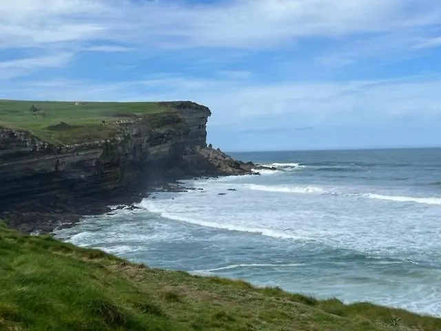Casa Buganvilla. Con Jardin, A 100 Metros Del Centro. Apartment Comillas